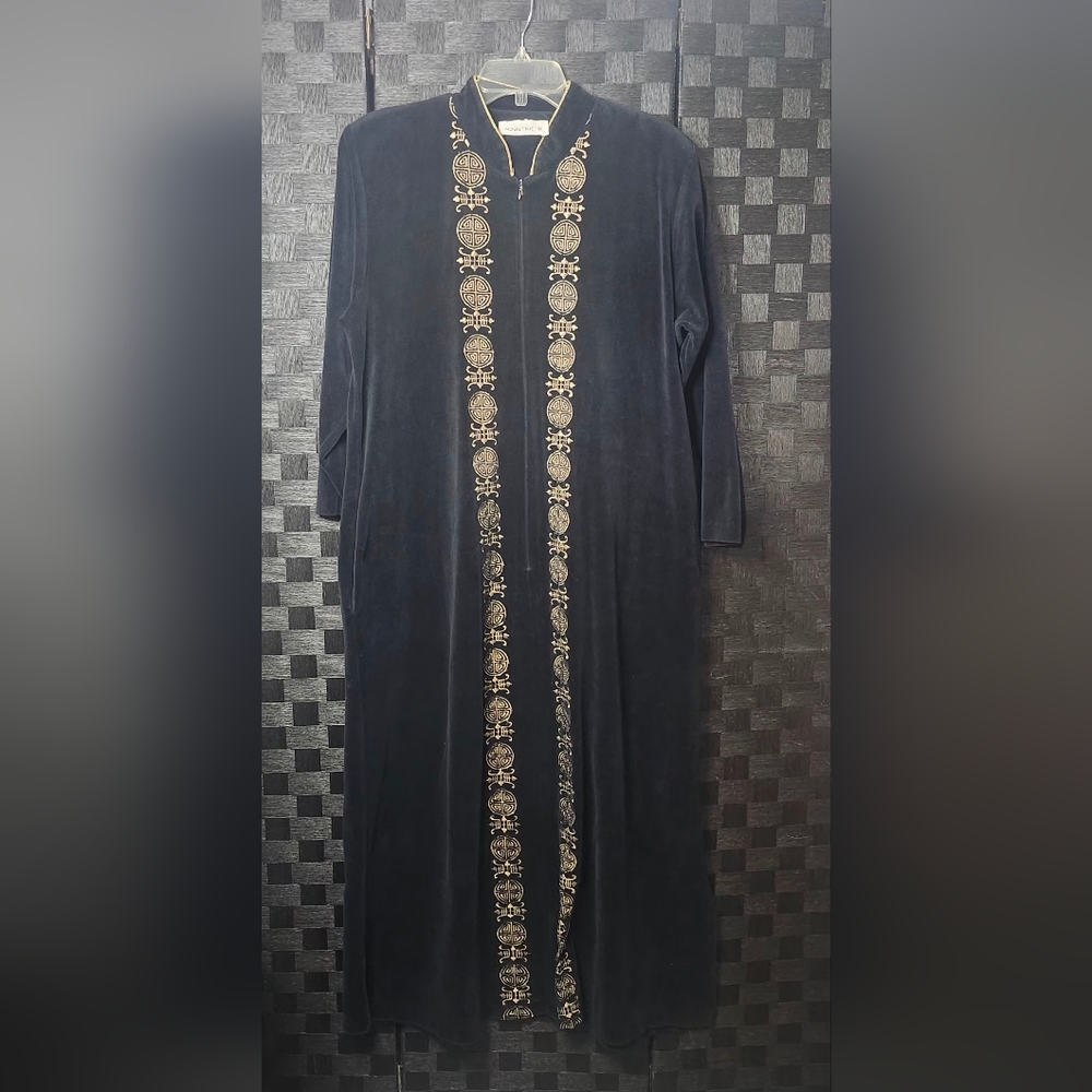 Elegant Black and Gold Long Kaftans